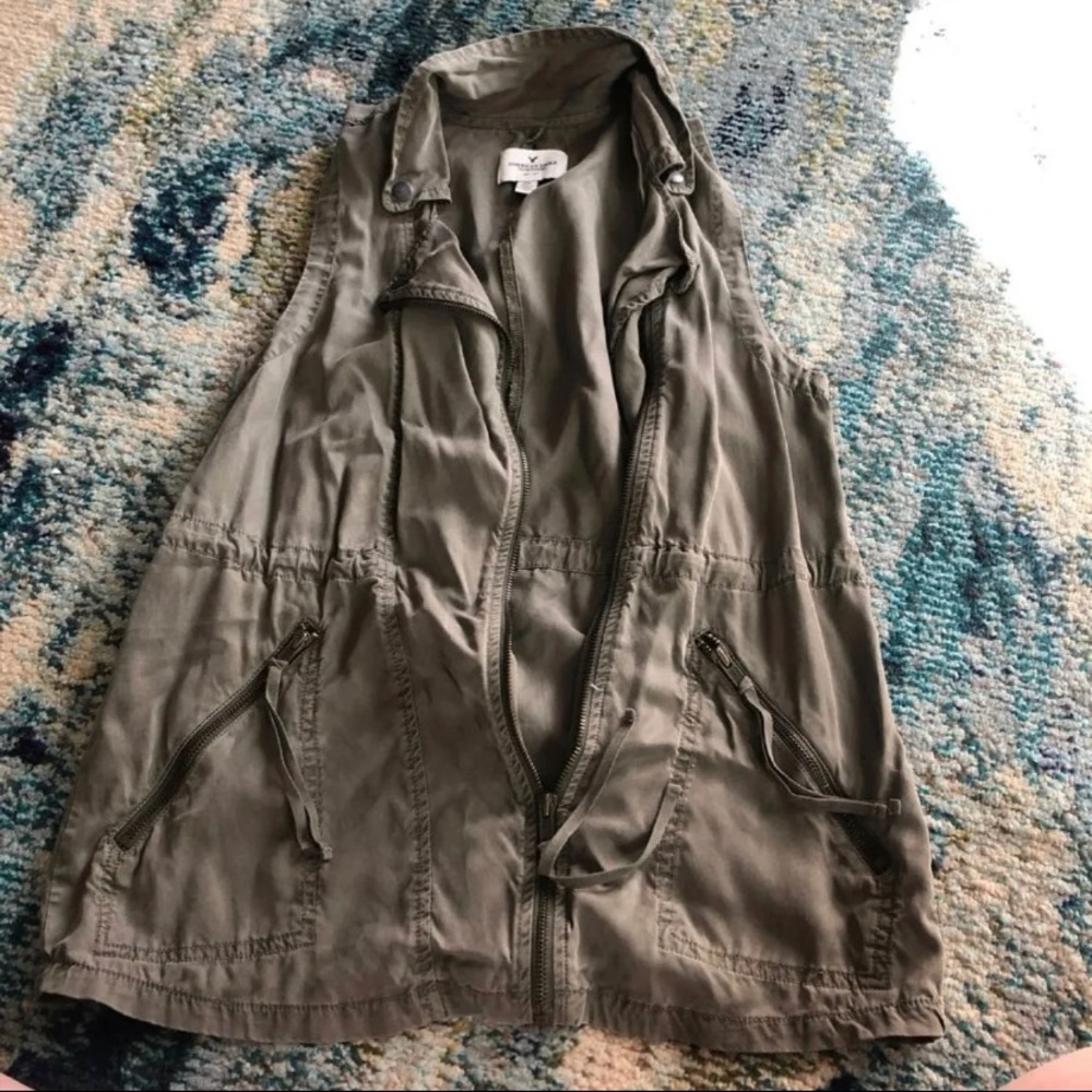 American Eagle vest